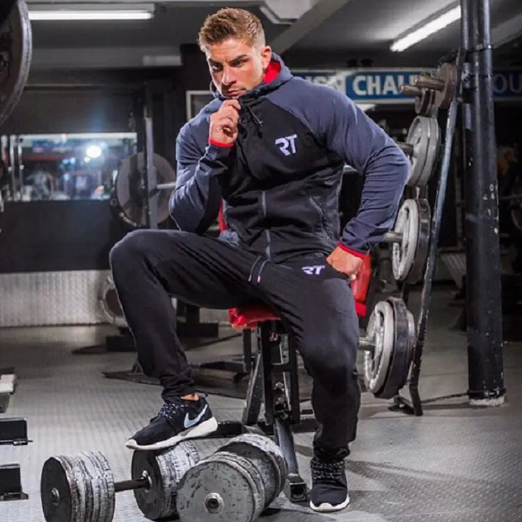 Conjunto de sudadera con capucha y bloques de color.